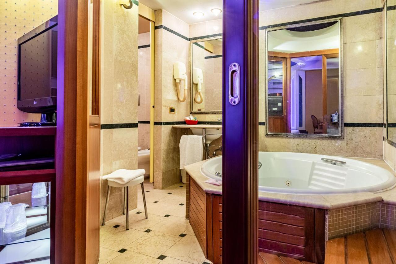 Hotel Motel Miami Pioltello Екстериор снимка